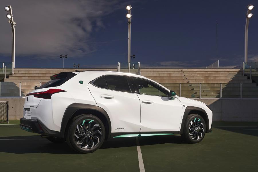  Lexus UX250h Tennis Cup 2019 года  (ES) (фото 8 из 13)